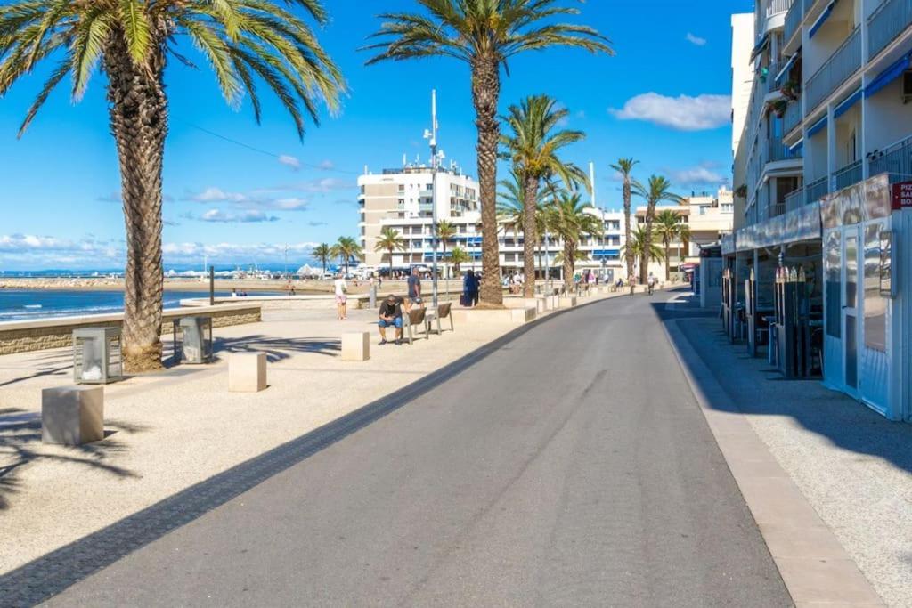 Duplex Centre Ville - 50M De La Plage - Clim - Garage - Netflix Le Grau-du-Roi Room photo