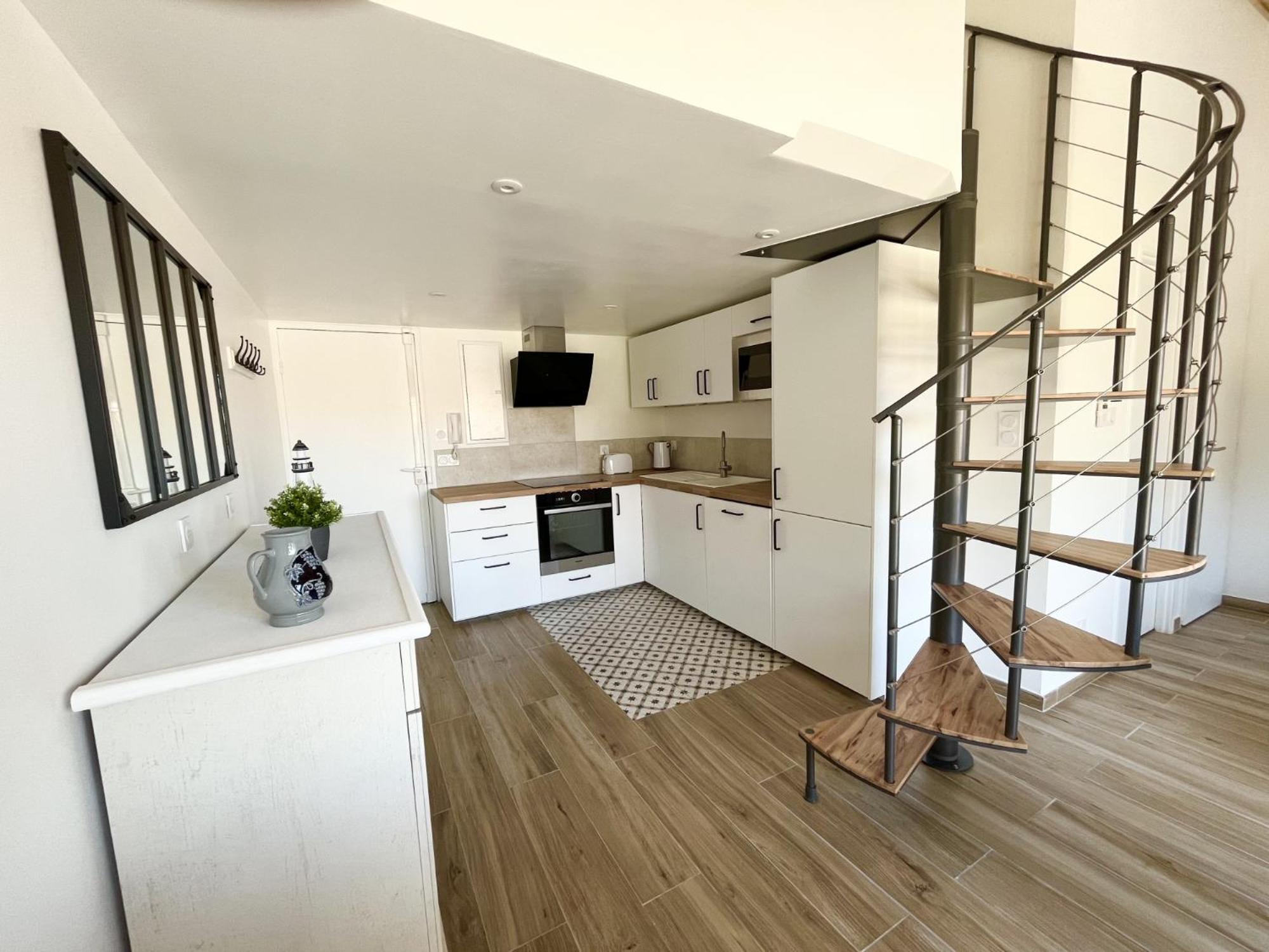 Duplex Centre Ville - 50M De La Plage - Clim - Garage - Netflix Le Grau-du-Roi Room photo