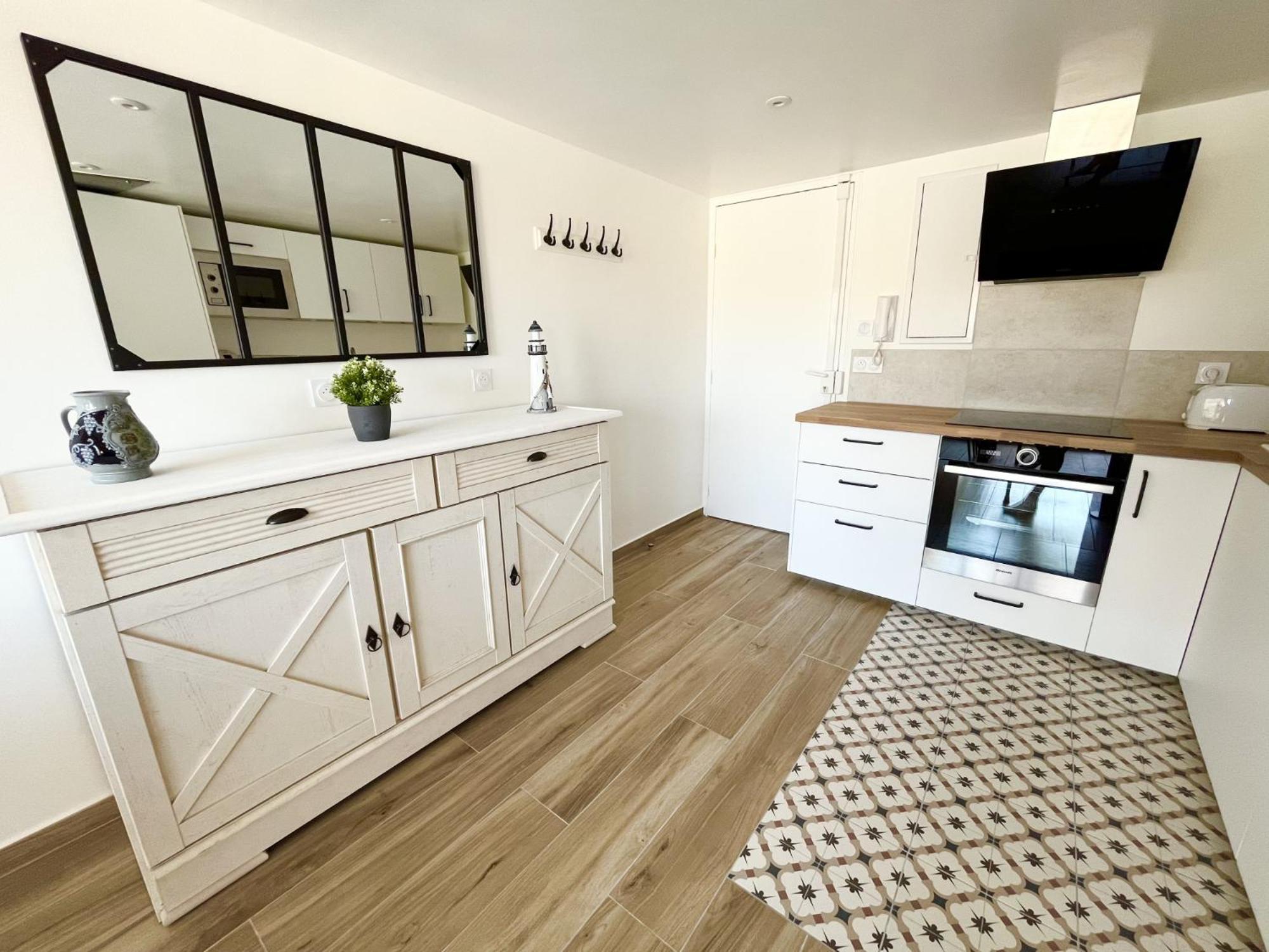 Duplex Centre Ville - 50M De La Plage - Clim - Garage - Netflix Le Grau-du-Roi Room photo