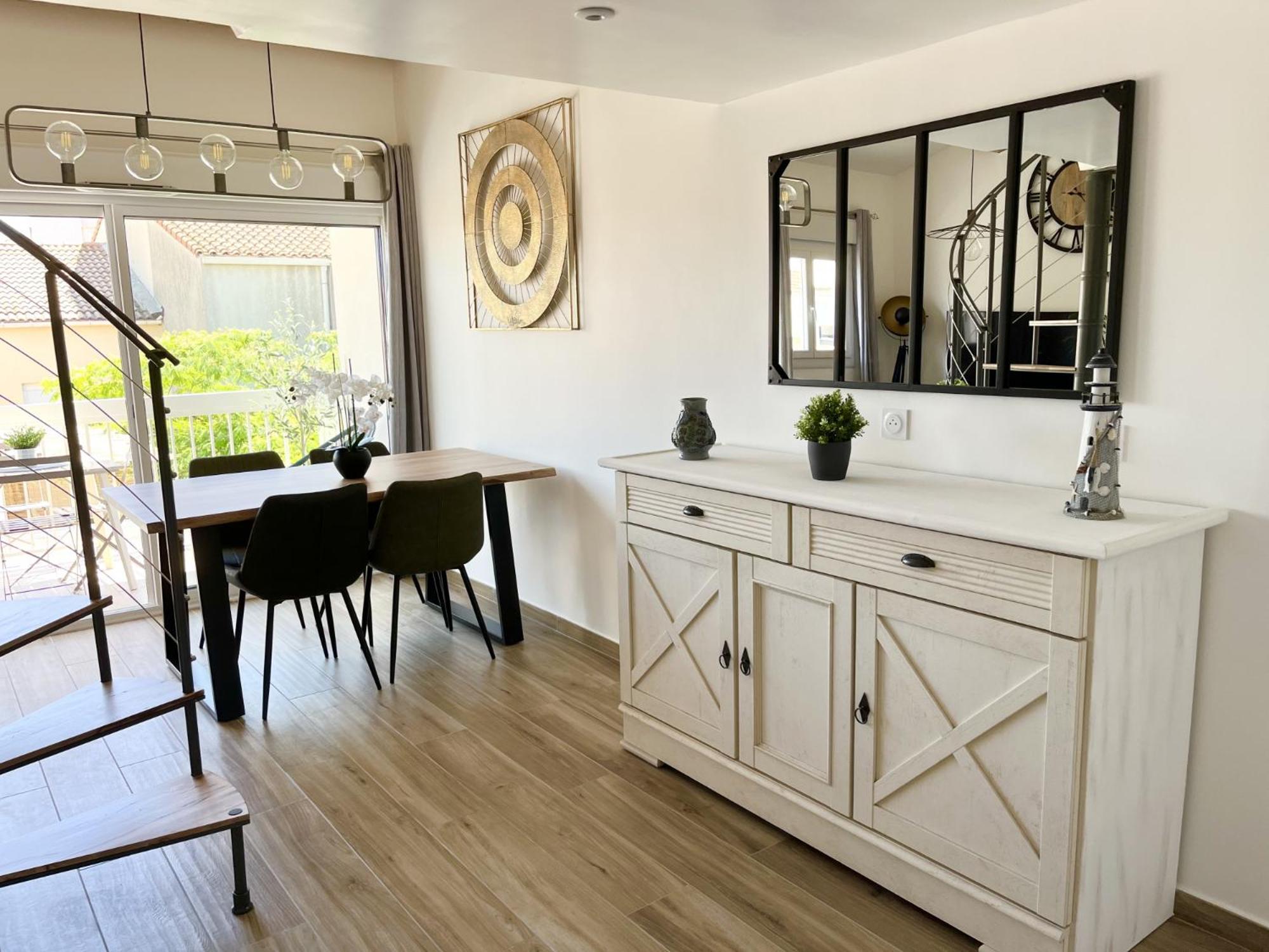 Duplex Centre Ville - 50M De La Plage - Clim - Garage - Netflix Le Grau-du-Roi Room photo