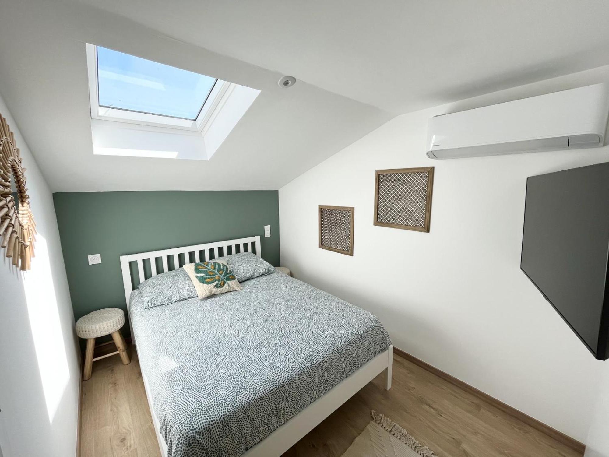 Duplex Centre Ville - 50M De La Plage - Clim - Garage - Netflix Le Grau-du-Roi Room photo