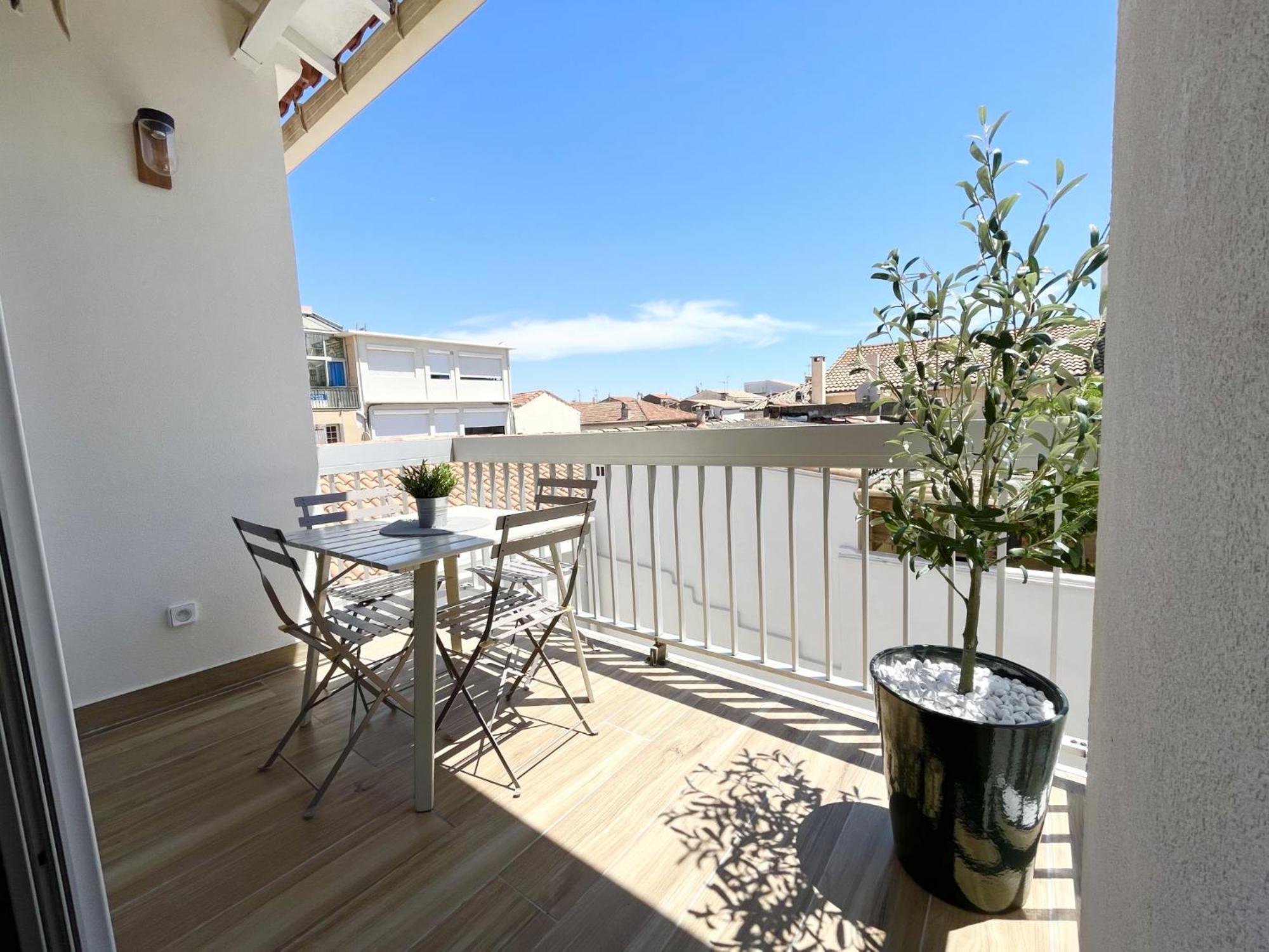 Duplex Centre Ville - 50M De La Plage - Clim - Garage - Netflix Le Grau-du-Roi Room photo