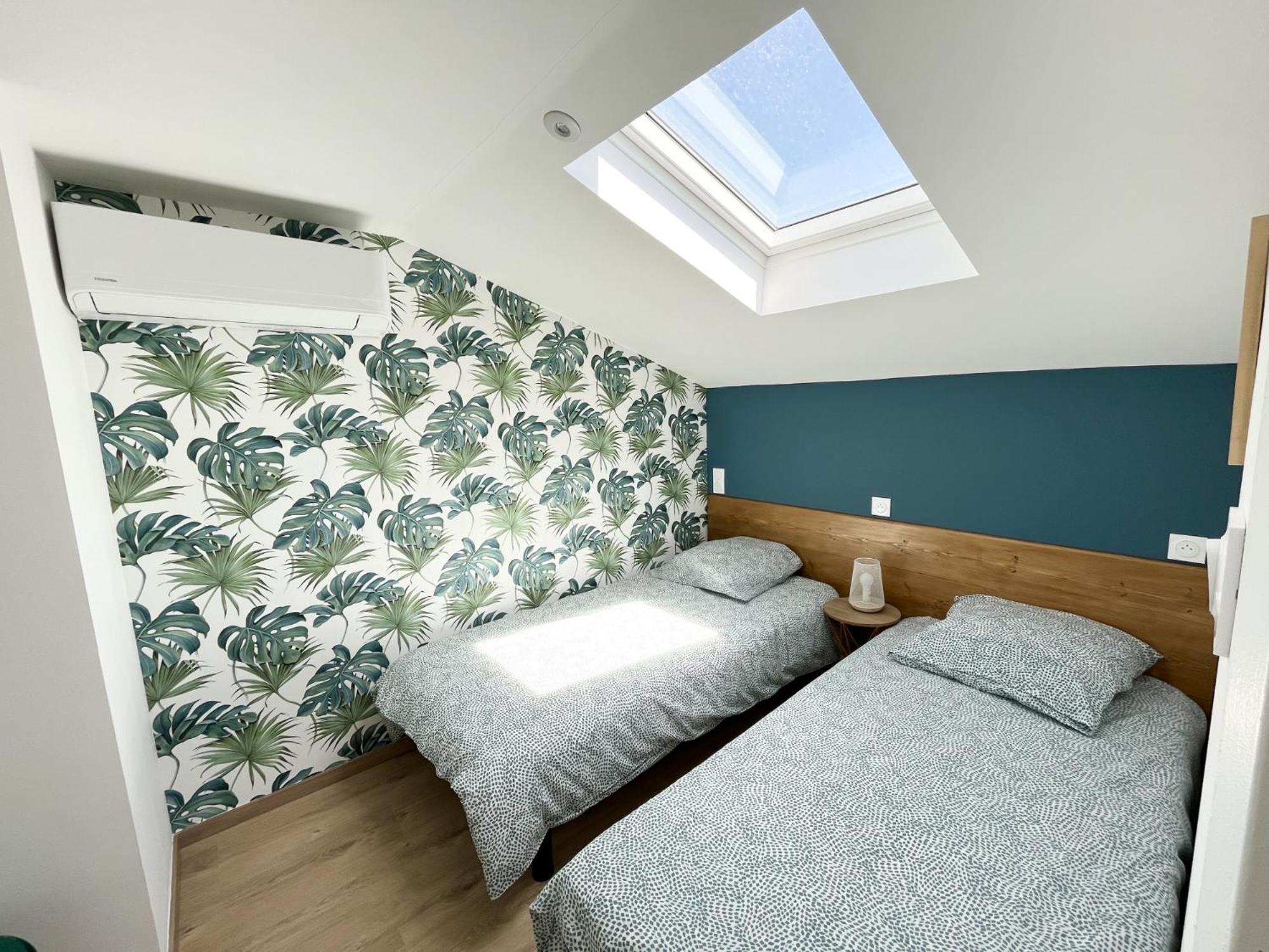 Duplex Centre Ville - 50M De La Plage - Clim - Garage - Netflix Le Grau-du-Roi Room photo